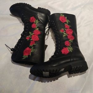NWT F21 embroidered rose combat boots